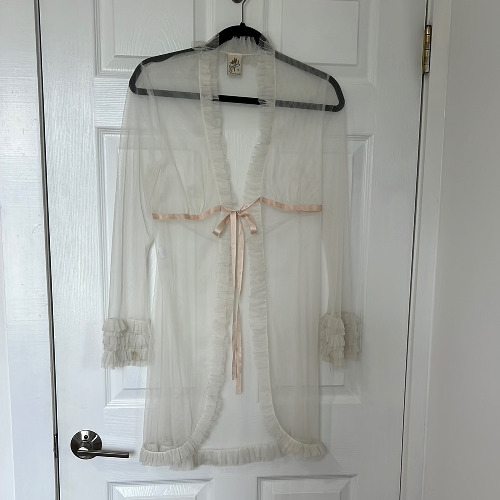 Vintage America White and Pink Lace Robe